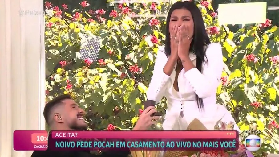 Pocah foi surpreendida com o pedido de casamento ao vivo Pocah foi surpreendida com o pedido de casamento ao vivo