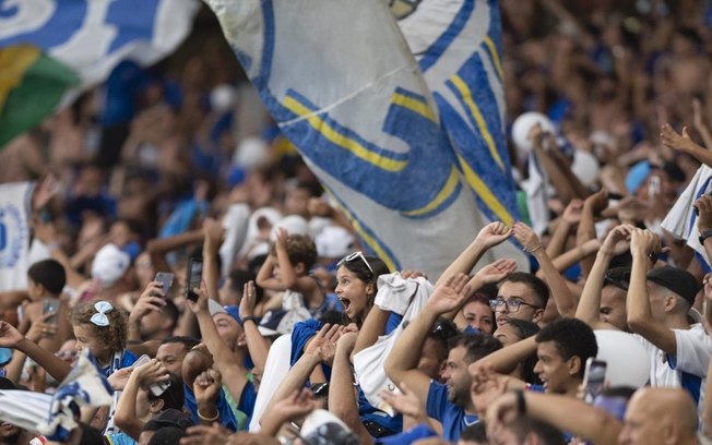 Torcedores do Cruzeiro fazem campanha antes da final do Mineiro