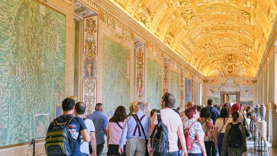 Museus do Vaticano seguem abertos para visitação durante o conclave. Museus do Vaticano seguem abertos para visitação durante o conclave.