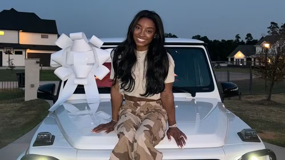 Novo carro da Simone Biles é um Mercedes-Benz