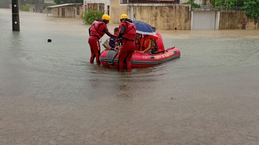 Resgate realizado pelos Bombeiros Resgate realizado pelos Bombeiros