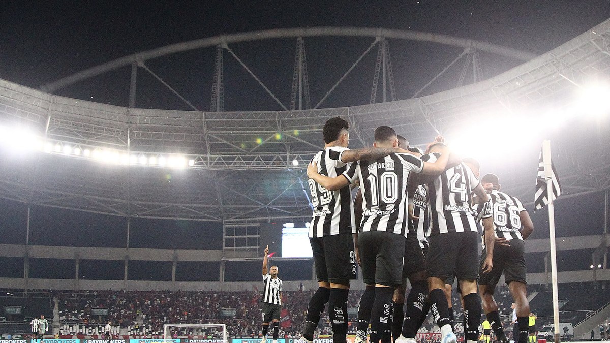 Botafogo e Vitória duelam neste sábado, no Estádio Nilton Santos