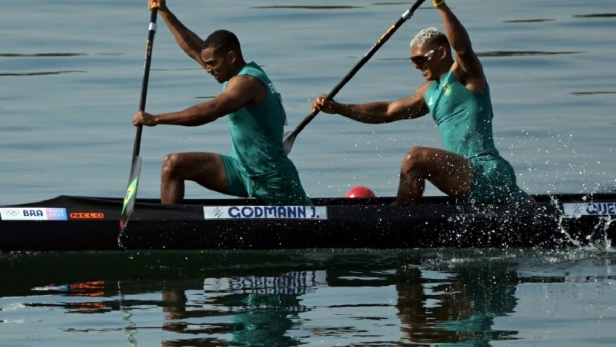 Isaquias Queiroz e Jacky Godmann garantem vaga na final da canoagem C2 500m