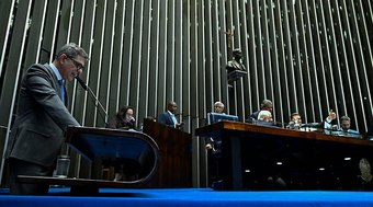 Senado%20aprova%20reajuste%20salarial%20para%20servidores%20federais