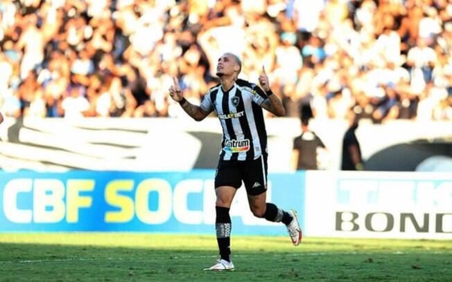 A caminho do Palmeiras, Rafael Navarro se despede do Botafogo: ‘Um dia espero voltar’