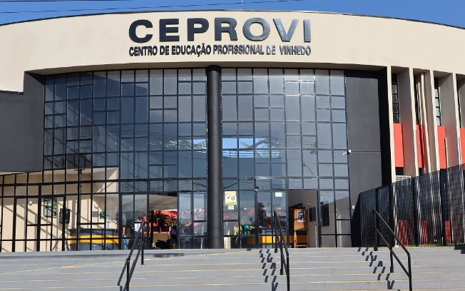 Ceprovi comemora 23 anos de atuação na formação de jovens para o mercado de trabalho Ceprovi comemora 23 anos de atuação na formação de jovens para o mercado de trabalho