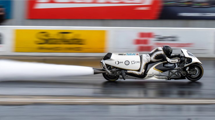 Moto a vapor impressiona ao alcançar 337 km/h em pista