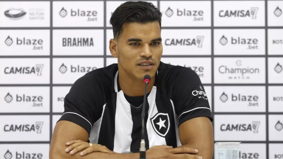 Danilo Barbosa foi apresentado no Botafogo