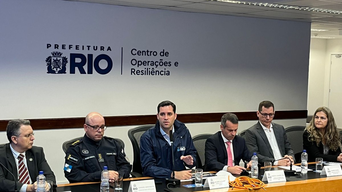 Prefeito Eduardo Cavaliere (PSD) anunciando a nova força-tarefa