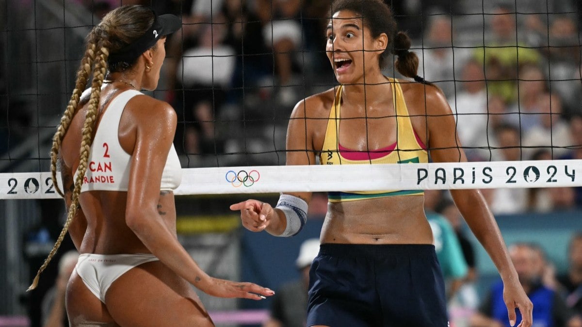 Ana Patrícia e Brandie Wilkerson discutem durante final olímpica do vôlei de praia