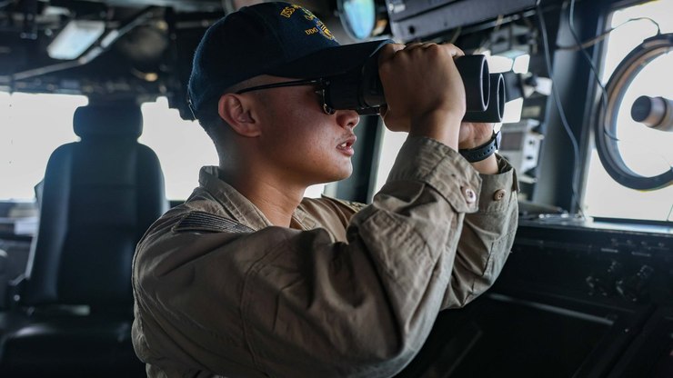 Estados Unidos realiza ataques contra barcos iranianos em Ormuz