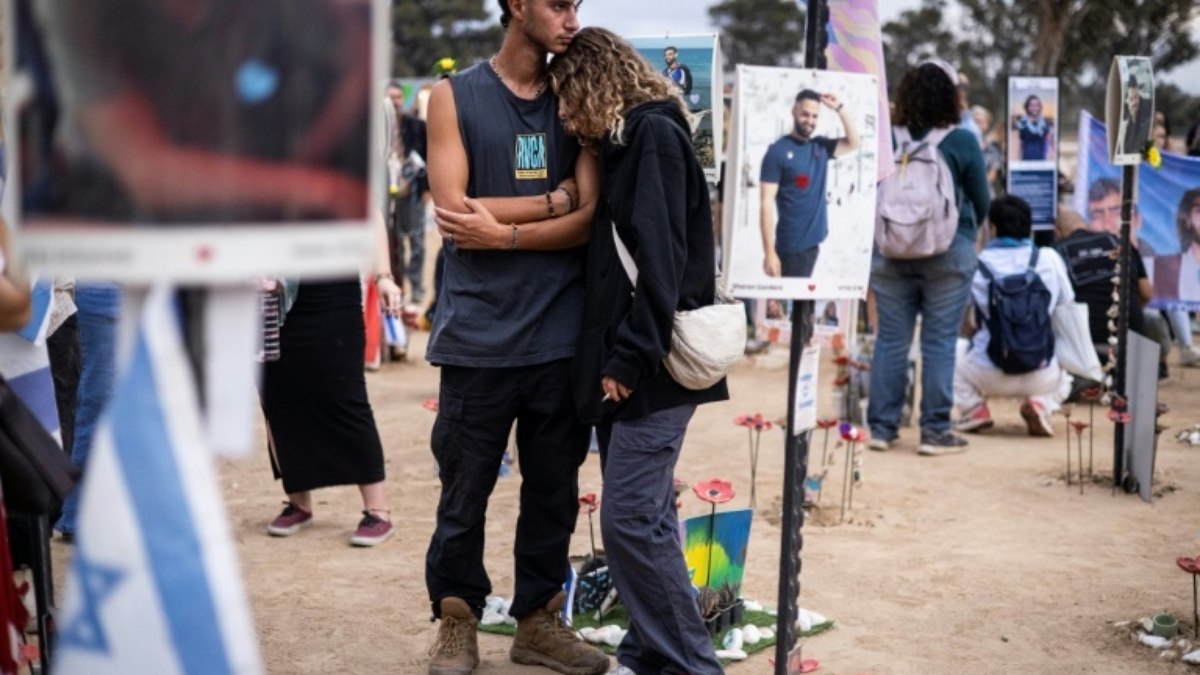 Cerimônia no memorial Nova, perto do Kibutz Reim, no sul de Israel, no primeiro aniversário dos ataques, 7 de outubro de 2024