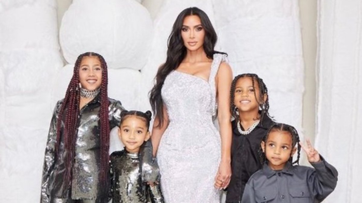 Kim Kardashian com os filhos