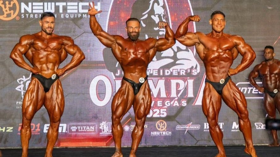 Josema Muñoz, Mike Sommerfeld e Ramon Dino durante as prévias do Mr. Olympia 2025