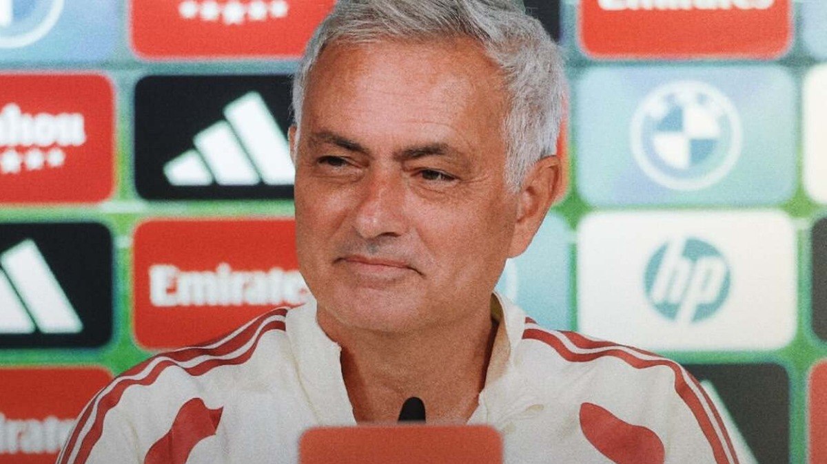 Mourinho%20corneta%20jogadores%20do%20Real%20ap%C3%B3s%20derrota