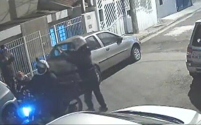 Vídeo mostra ação de bandidos em roubo de moto em Campinas