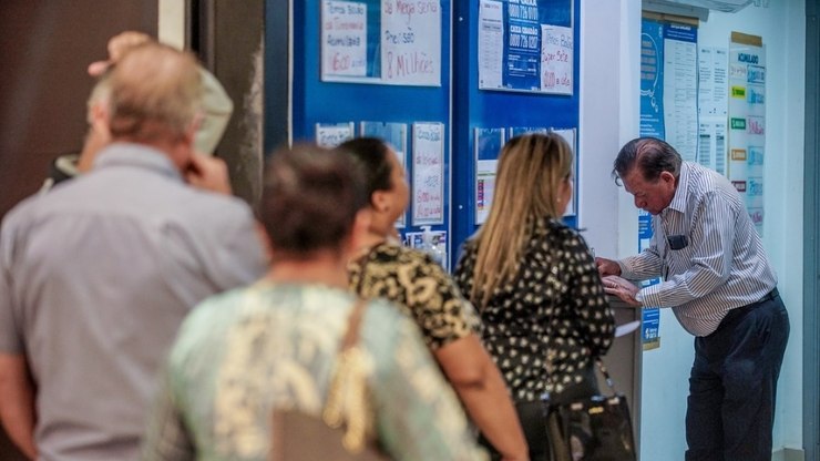 Grana extra chegando! INSS paga 13º pra quem recebe mais de 1 salário mínimo