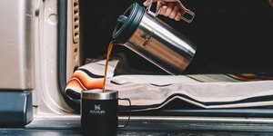 Stanley: veja passo a passo para tirar cheiro de café da garrafa