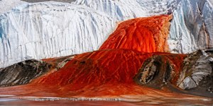 “Cachoeira de sangue” revela o que está sob o gelo da Antártida