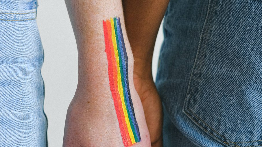 Depressão, ansiedade e crise de pânico são recorrentes na comunidade LGBT