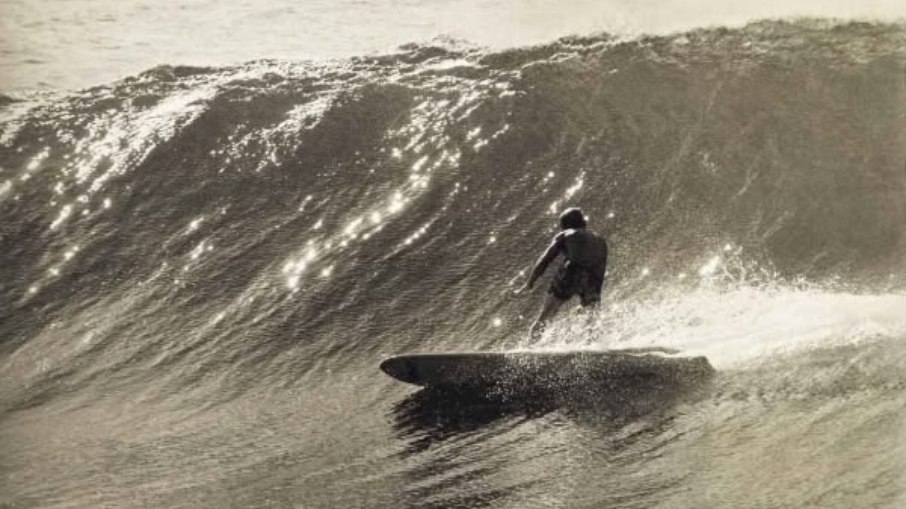 Bob McTavish surfando