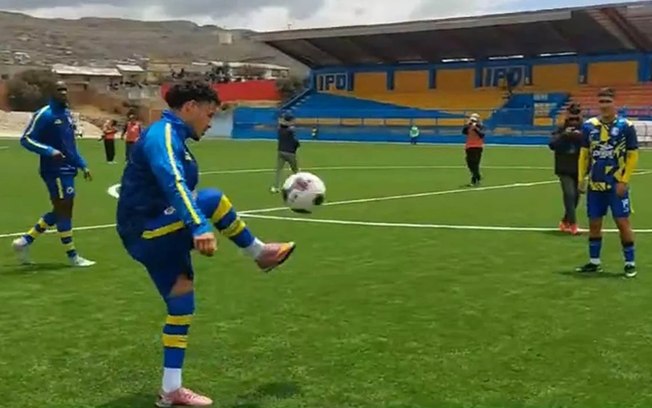 Ônibus do Piratas FC chegou ao estádio faltando 10 minutos para começar o jogo contra o Union Minas pela segunda divisão do Peru
