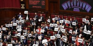 Parlamento italiano aprova polêmica reforma eleitoral de Meloni