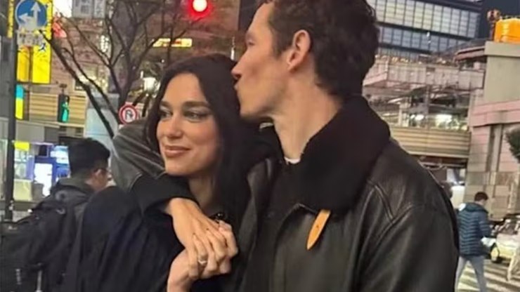Dua Lipa e ator de "Harry Potter" estão noivos, segundo jornal britânico