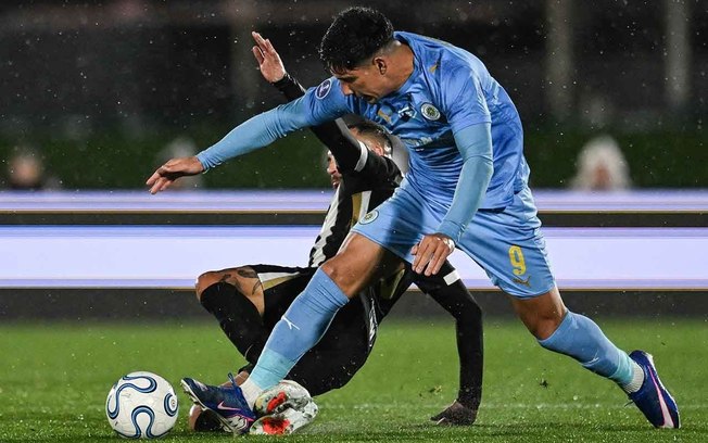 Delfim abafa o chute de Salomón Rodríguez e evita o gol do City Torque