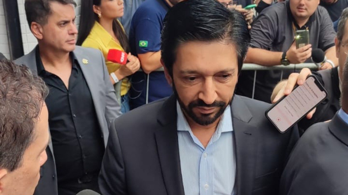 Ricardo Nunes, prefeito de São Paulo, comparece a velório do Rei Pelé Ricardo Nunes, prefeito de São Paulo, comparece a velório do Rei Pelé