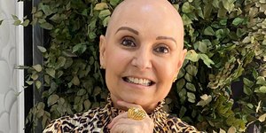 Psicóloga supera 6 diagnósticos e 20 cirurgias por câncer de mama