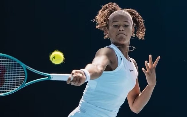 Tenista brasileira de 15 anos faz história no Australian Open