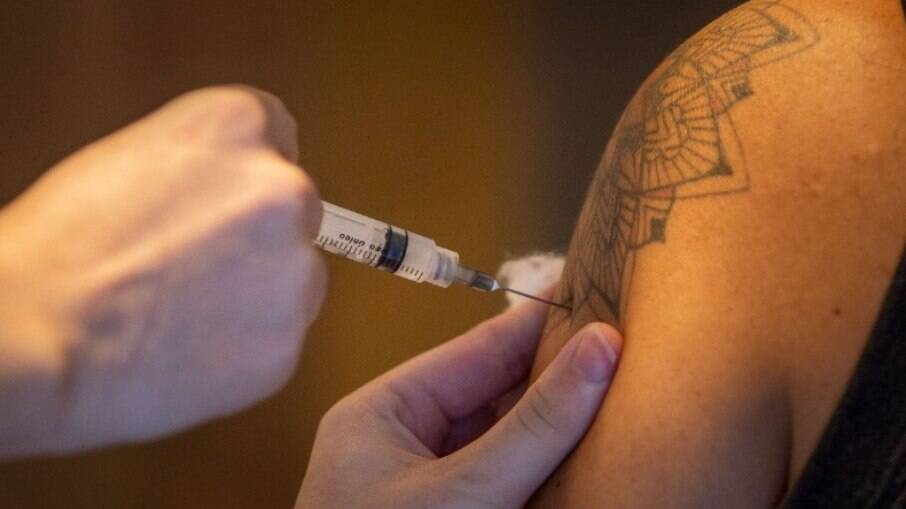 Rio começa a vacinar crianças e gestantes contra gripe nesta segunda (19)