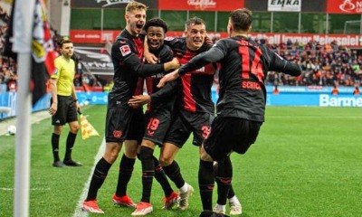 Leverkusen vence o Augsburg e é campeão invicto