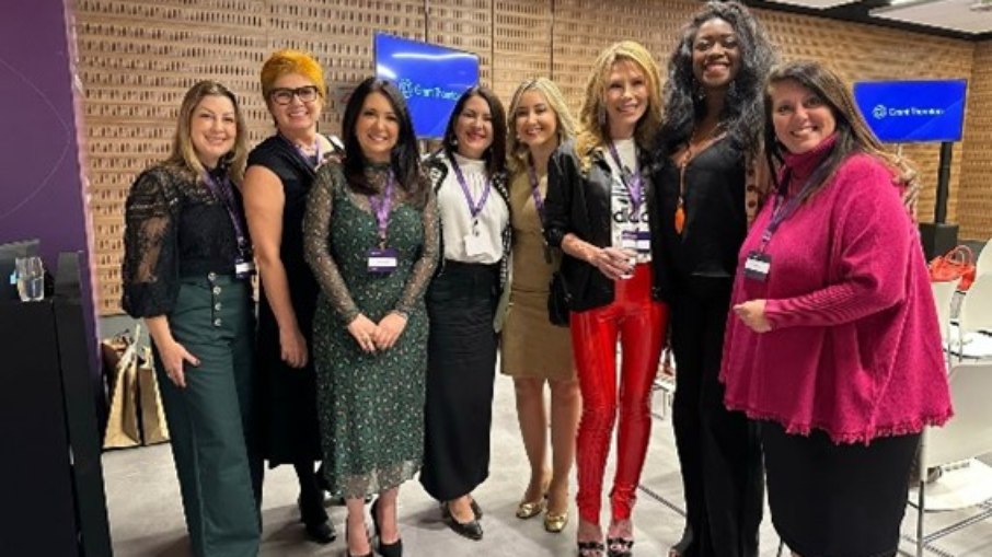 Foto tirada no evento “Mulheres em conselho”. Onde podemos ver que existem muitas mulheres preparadas para assumir posições de conselhos nas empresas