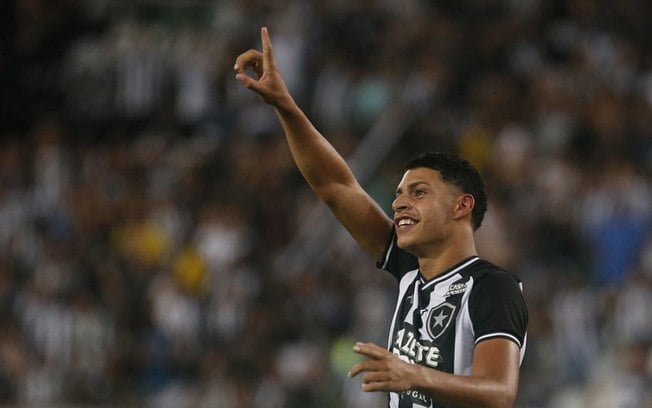 Com provocação ao Flamengo, Botafogo anuncia contratação de Luís Henrique