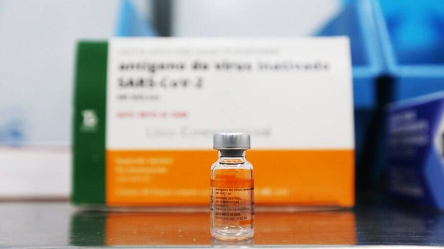 Campinas está vacinando profissionais da saúde com CoronaVac.