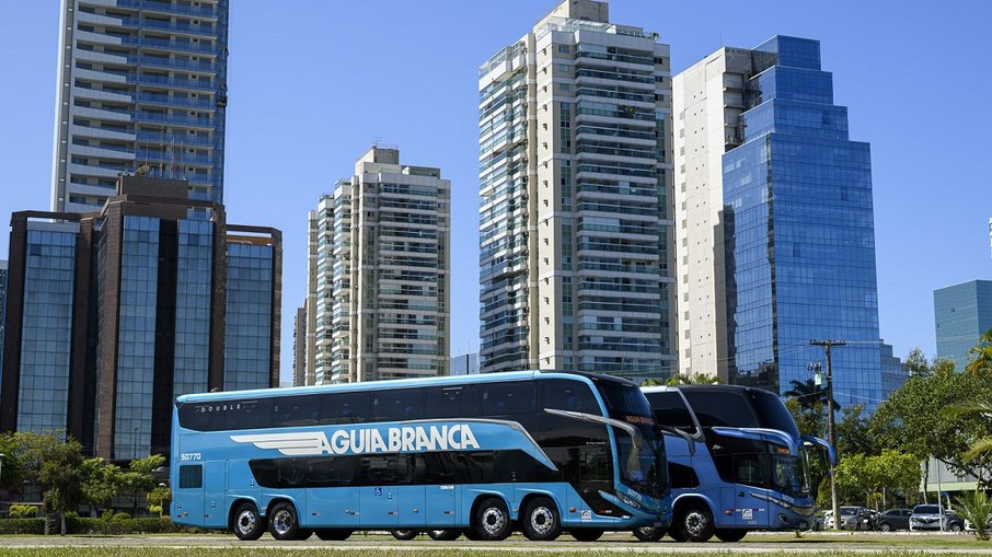 Ônibus da empresa Águia Branca