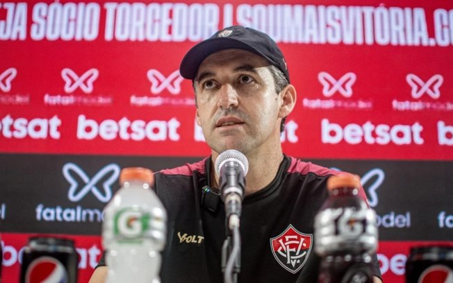 Léo Condé não resiste a início ruim no Brasileirão e é demitido do Vitória