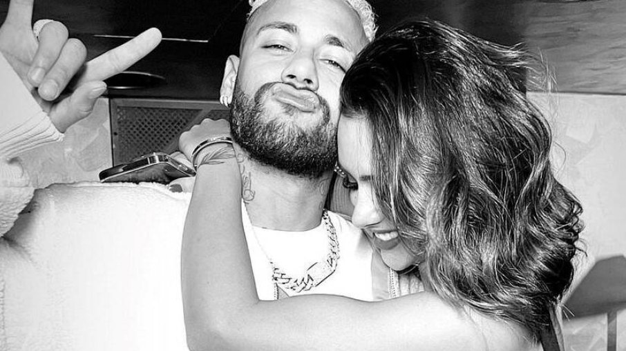 Neymar e Bruna Biancardi foram vistos juntos pela primeira vez em agosto do ano passado