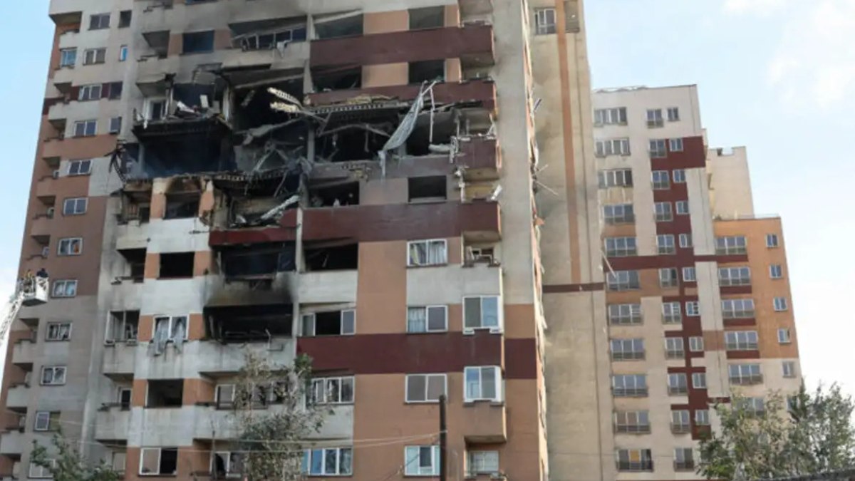 Prédio destruído no Irã por míssil Prédio destruído no Irã por míssil