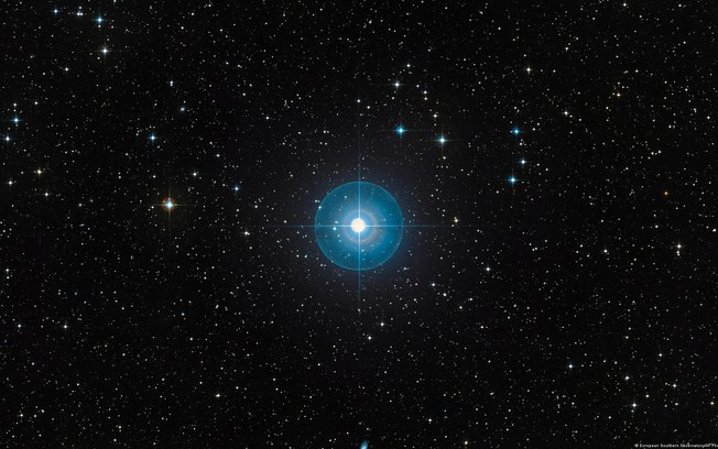 A estrela Beta Pictoris b, fotografada pelo Observatório Europeu do Sul, abriga o gigante gasoso descoberto em 2008 A estrela Beta Pictoris b, fotografada pelo Observatório Europeu do Sul, abriga o gigante gasoso descoberto em 2008