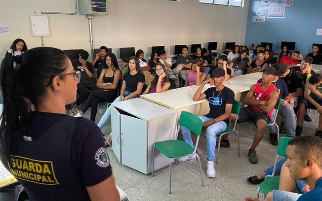 Prefeitura de Ibaté leva palestra sobre segurança no trânsito a jovens de escolas estaduais