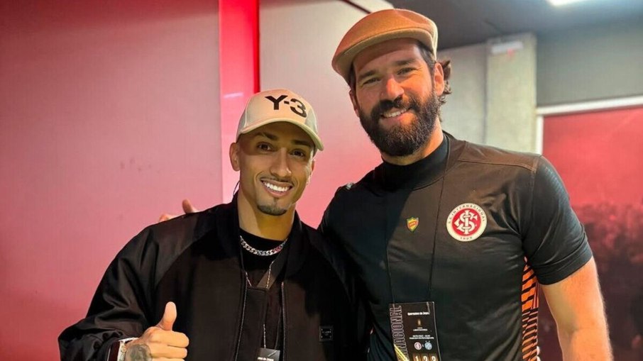 Raphinha e Alisson representam o Brasil no The Best 2025