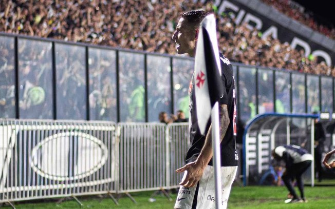 Bruno Duarte comemora seu primeiro gol com a camisa do Gigante Bruno Duarte comemora seu primeiro gol com a camisa do Gigante