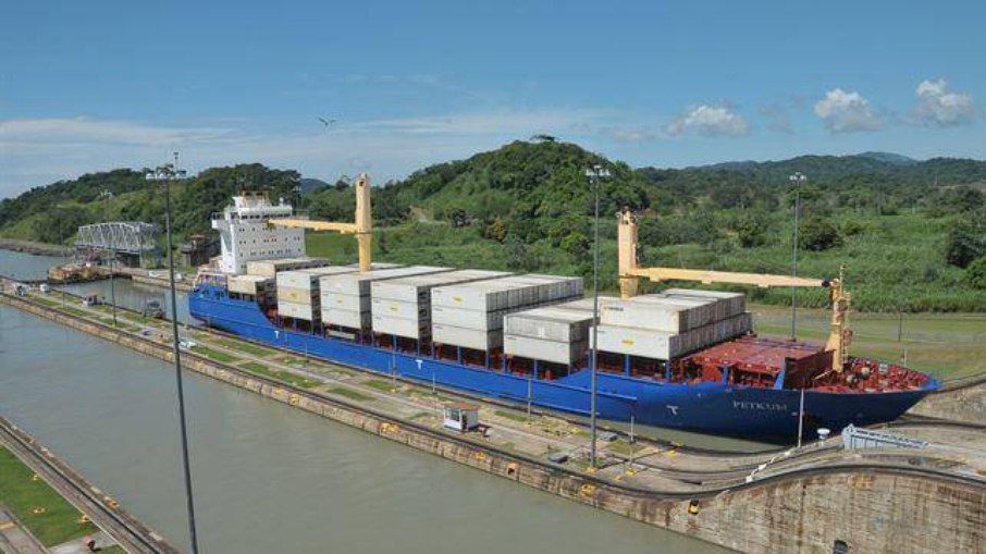 Canal do Panamá restringirá passagem de navios devido à seca Canal do Panamá restringirá passagem de navios devido à seca