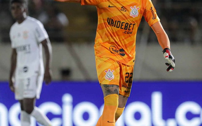 Carlos Miguel assumiu a titularidade do gol corintiano 