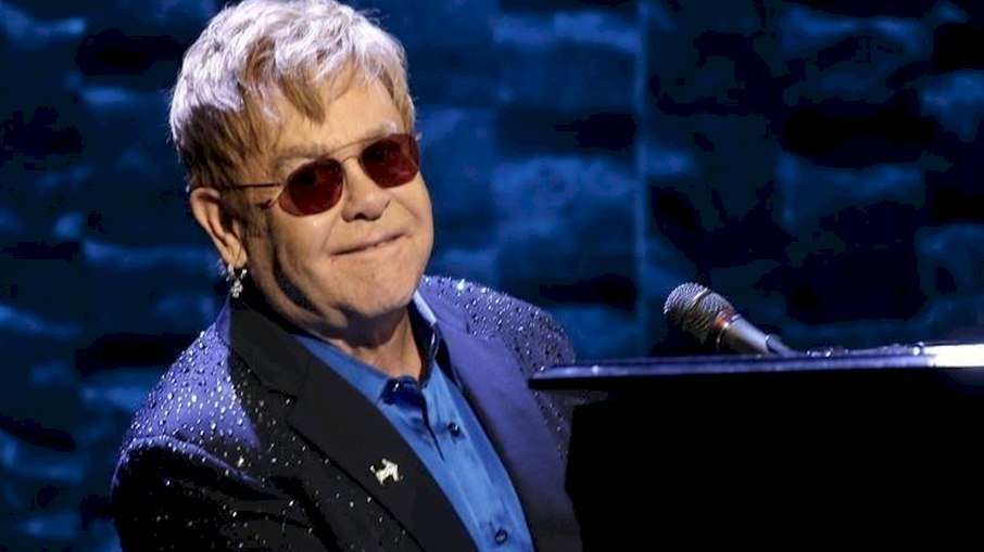 Elton John prepara fãs para lançamento de músicas inéditas