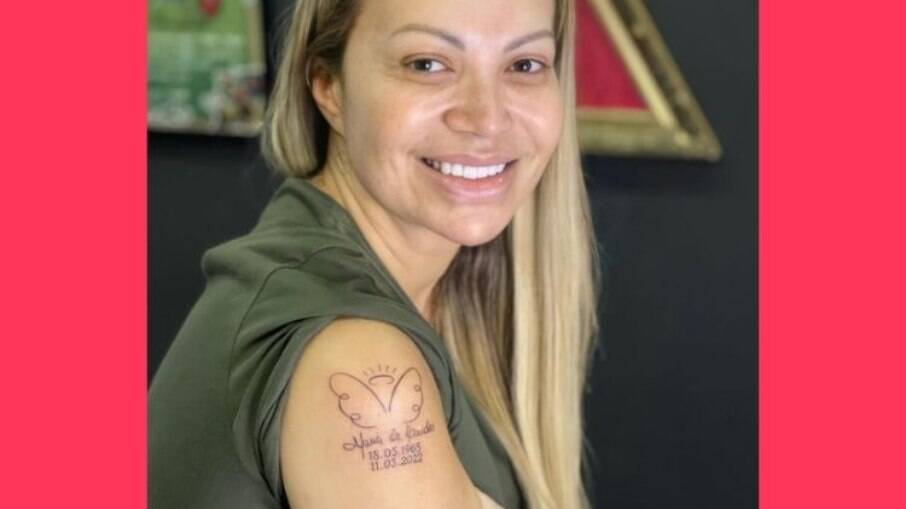 Cantora fez tatuagem para homenagear amiga