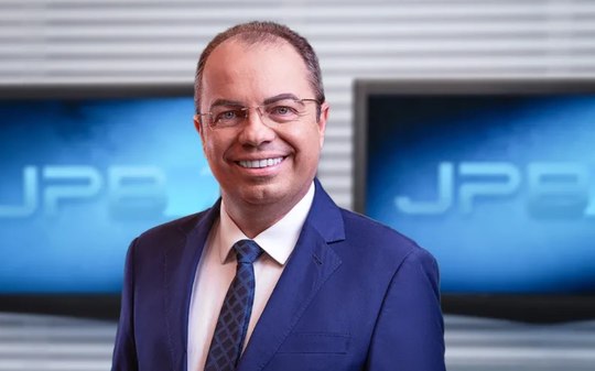 Apresentador da Globo é internado após festa surpresa na emissora